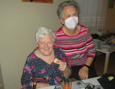 Unsere Bewohner*innen und Mitarbeiter*innen bei der Halloweenparty im Caritas Haus Elisabeth in Rechnitz.