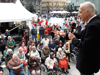 Michael Landau beim Pflegetag 2015 am Wiener Stephansplatz