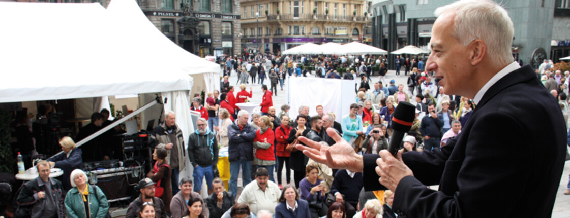 Michael Landau beim Pflegetag 2015 am Wiener Stephansplatz