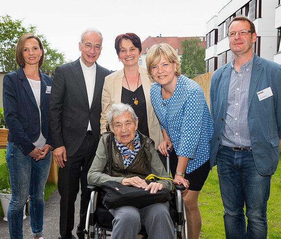 Bei der Eröffnung mit dabei (v.l.n.r.) Manuela Klee (Mobiles Palliativteam), Michael Landau (Caritas Präsident), Michaela Walla (Koordinatorin Hospiz NÖ), LR Barbara Schwarz (Soziallandesrätin NÖ), August Rosenkranz (Teamleiter Hospiz NÖ)