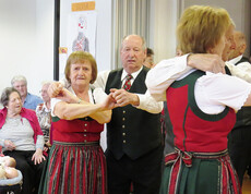 Tanz beim bunten Nachmittag im Haus Johannes der Täufer