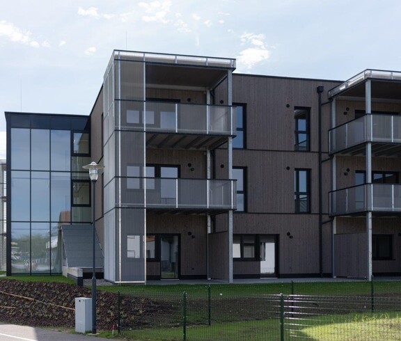 Gebäude mit Balkonen