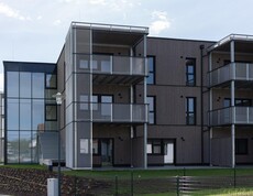 Gebäude mit Balkonen