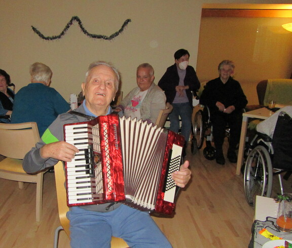 Unsere Bewohner*innen und Mitarbeiter*innen bei der Halloweenparty im Caritas Haus Elisabeth in Rechnitz.