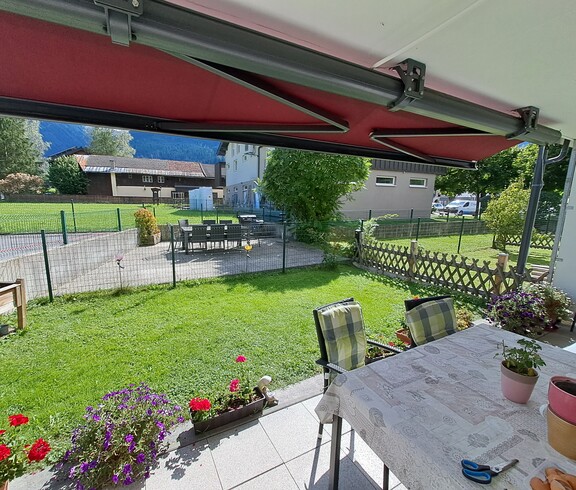 Mit Blick ins Grüne  Eine Terrasse ins Grüne