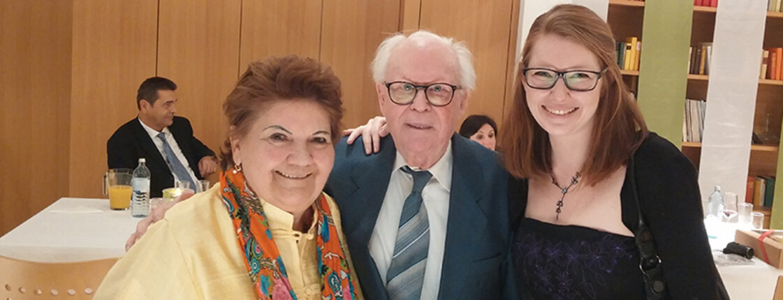 Besuch am Ball der Melodien: Frau Schoderböck, Herr Böhm und Sozialbegleiterin Martina Bauer aus dem Haus St. Elisabeth