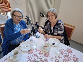 Im Haus Martha war die Stimmung von Frau Kogler und Frau Tischler im Erinnerungscafé bestens.
