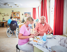 Mit hoher fachlicher Kompetenz gewährleisten wir individuelle Pflege für alle Lebenslagen. © Franz Gleiß