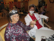 Unsere Bewohner*innen und Mitarbeiter*innen bei der Halloweenparty im Caritas Haus Elisabeth in Rechnitz.