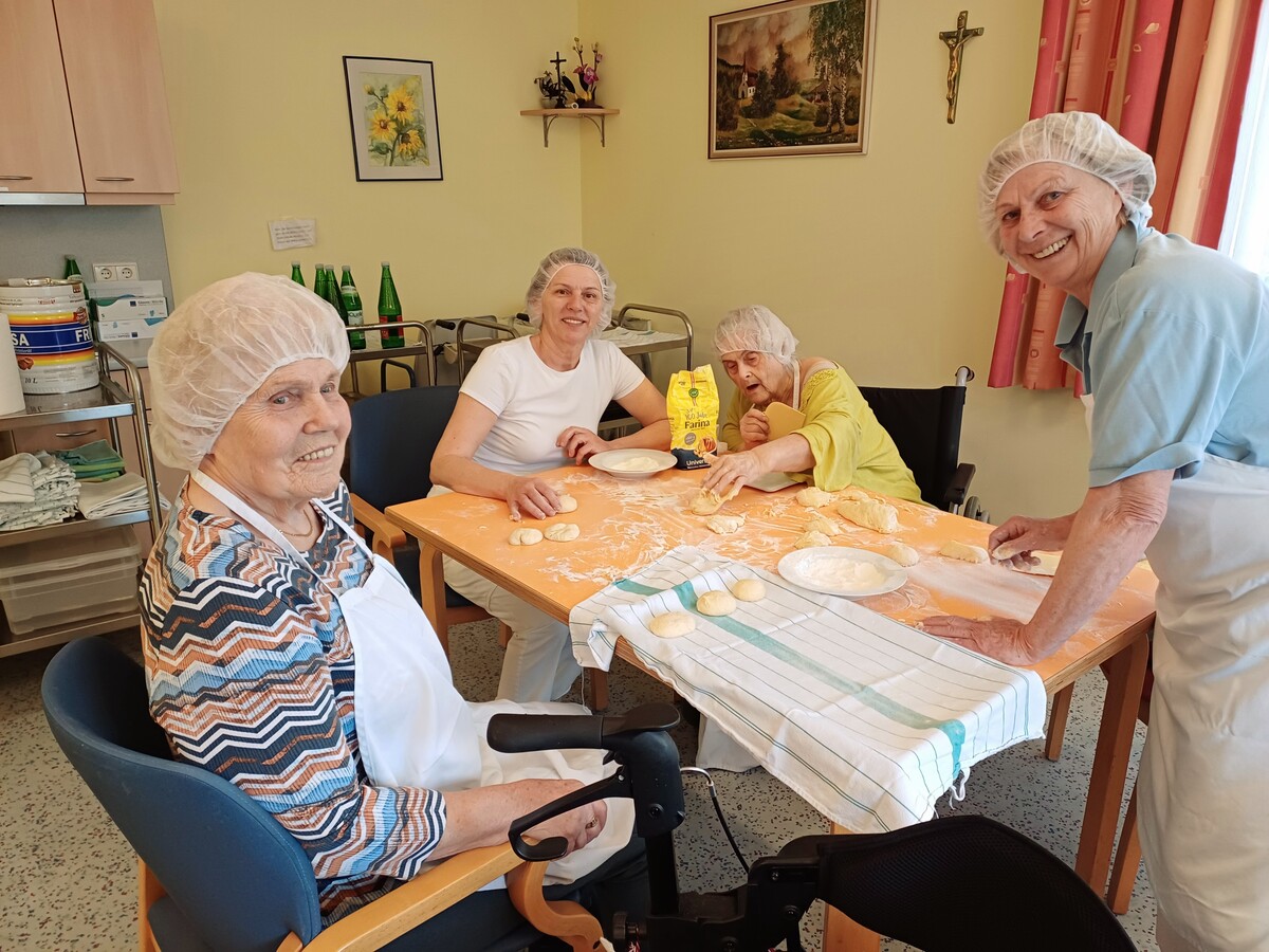 Faschings-Krapfen Backen: Caritas Pflege