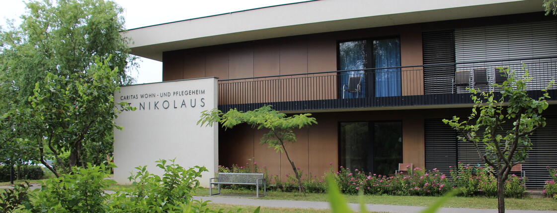 hsn-2019-hausansicht Außenansicht des Caritas Haus St. Nikolaus in Neusiedl am See.