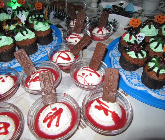 Gruselige, süße Snacks bei der Halloweenparty im Caritas Haus Elisabeth