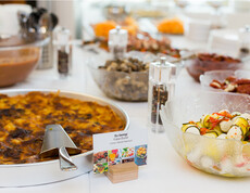 Leckere Burek am Buffet.