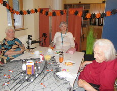 Unsere Bewohner*innen und Mitarbeiter*innen bei der Halloweenparty im Caritas Haus Elisabeth in Rechnitz.