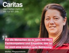 Zitat einer Pflegefachkraft: Für die Menschen da zu sein, mit Herz, Fachkompetenz und Empathie, das ist für mich eine rundum gute Betreuung. Die Mitarbeiterin steht im Freien vor grünen Pflanzen und Bäumen.