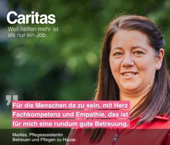 Zitat einer Pflegefachkraft: Für die Menschen da zu sein, mit Herz, Fachkompetenz und Empathie, das ist für mich eine rundum gute Betreuung. Die Mitarbeiterin steht im Freien vor grünen Pflanzen und Bäumen.