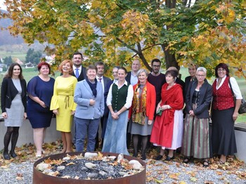 Die Teams der Caritas-Pflegewohnhäuser bei der Verleihung in Schloss St. Martin