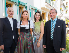 Caritas Präsident Michael Landau, Leiterin Sozialbegleitung Eva Furlan, Pflegedienstleiterin Astrid Semeliker-Lang, Hausleiter Marcus Piringer im Haus St. Klemens