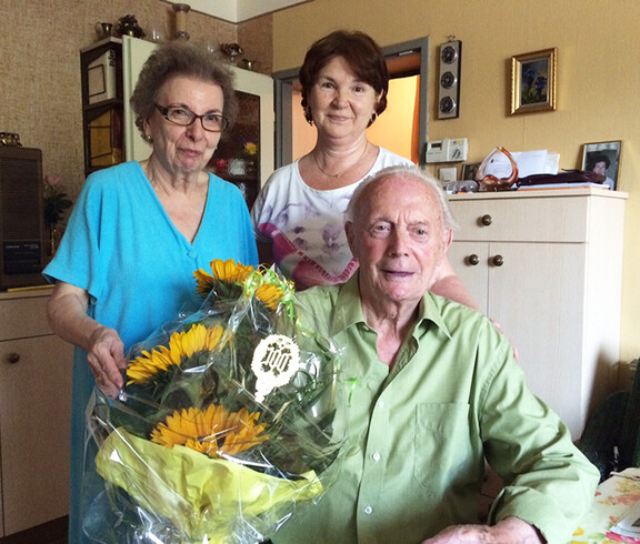 Franz Baumann feiert seinen 100. Geburtstag (im Bild mit Gattin und Heimhelferin der Sozialstation Donaufeld)