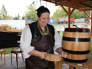 Bieranstich beim Oktoberfest im Haus St. Leopold