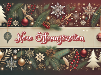 weihnachtliche Dekoration, Bäume, Weihnachtskugeln und einen Hinweis, dass wir neue Öffnungszeiten haben