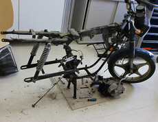 Motorrad in der Werkstatt im Haus St. Leopold