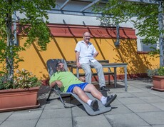 Bewohner sonnen sich