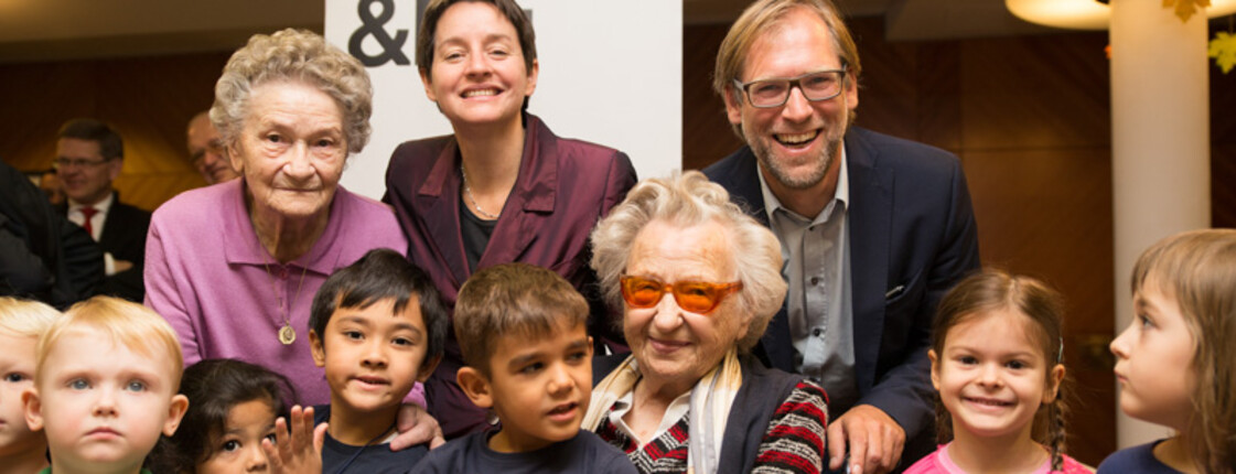 Caritas Wien Generalsekretär Alexander Bodmann und Gesundheits- und Sozialstadträtin Sonja Wehsely eröffneten den Tag der offenen Tür der Caritas Senioren- und Pflegehäuser. Caritas Wien Generalsekretär Alexander Bodmann und Gesundheits- und Sozialstadträtin Sonja Wehsely eröffneten den Tag der offenen Tür der Caritas Senioren- und Pflegehäuser.