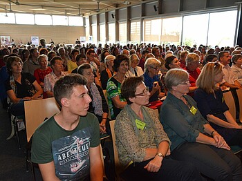 Foto vom Tag der Demenz 2014, viele Leute in einem Saal