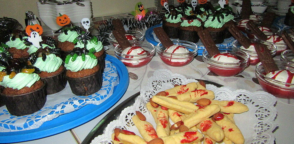 Gruselige, süße Snacks bei der Halloweenparty im Caritas Haus Elisabeth